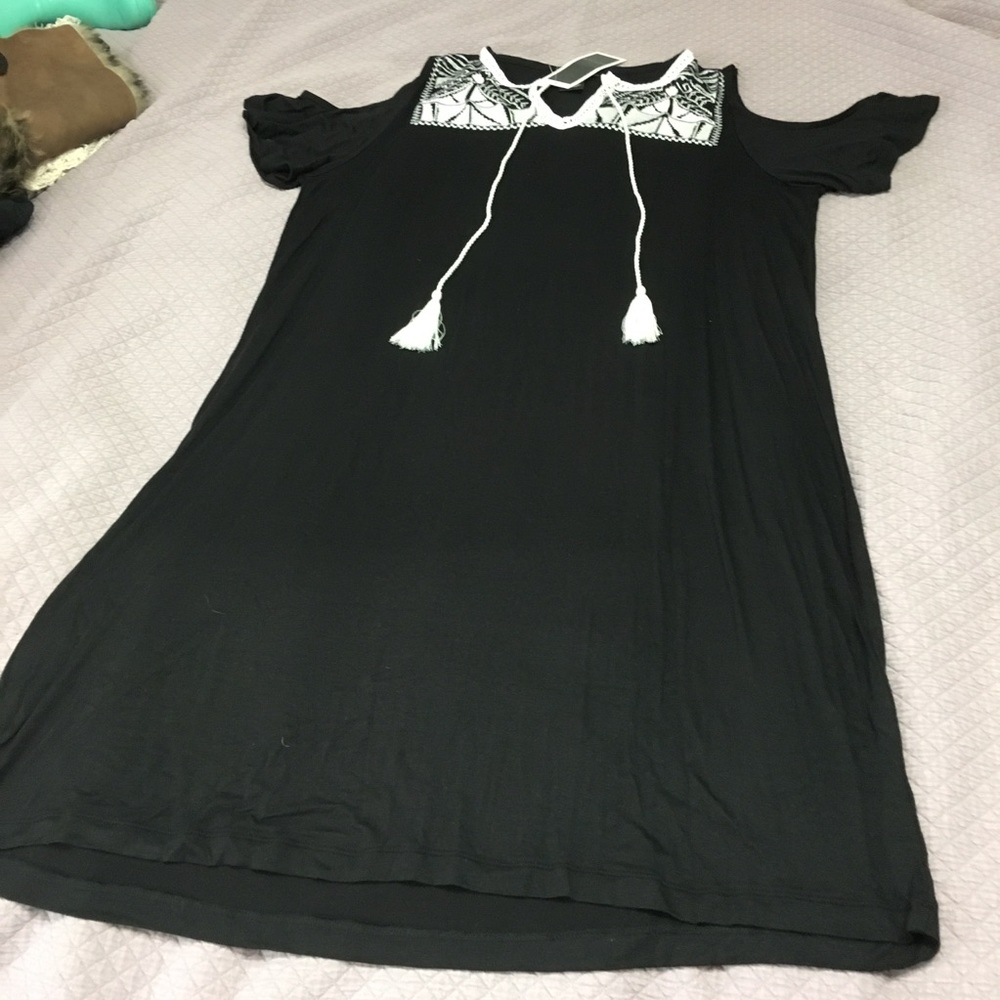 Cold shoulder embroidered white tassel dress